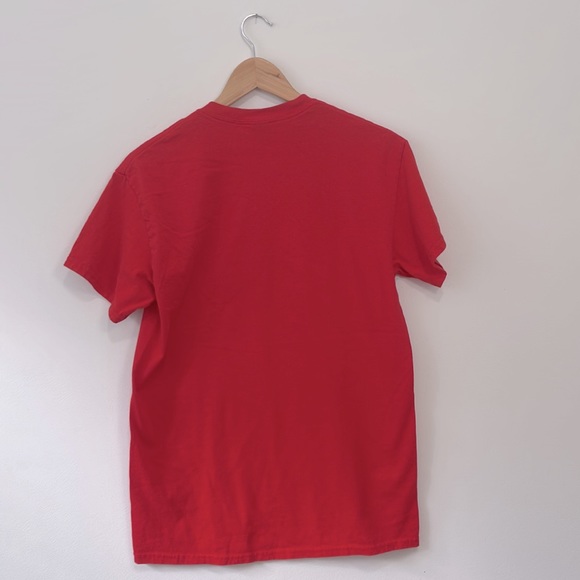 Gildan T Shirt Disney Red Medium Short Sleeves Crewneck - Picture 5 of 6